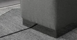 Puf Cuadrado Hetherington – Gris con Base Níquel