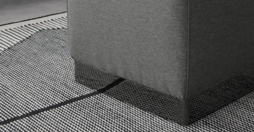 Puf Cuadrado Hetherington – Gris con Base Níquel