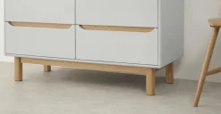 Cómoda Ancha Jayden – Gris y Roble