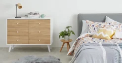 Cómoda Ancha Larsen – Roble y Blanco