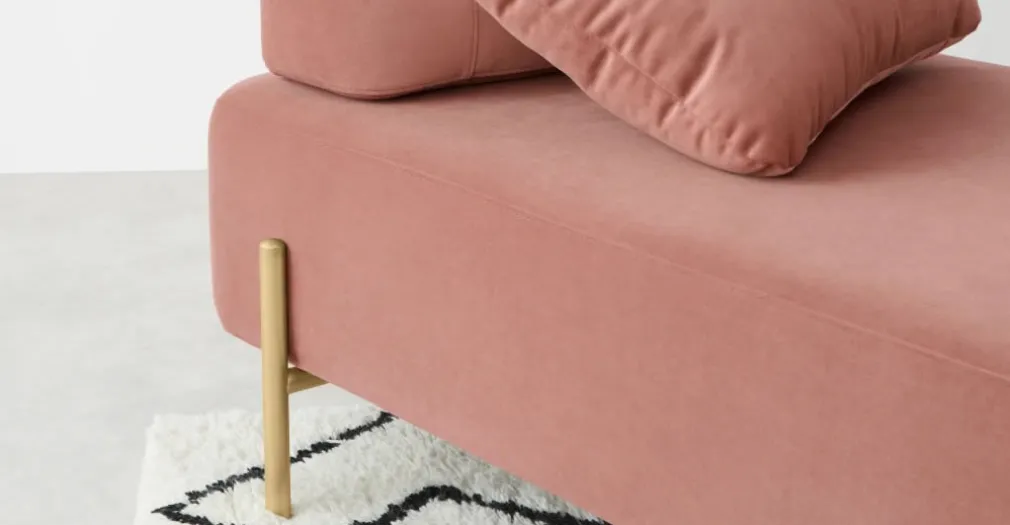 Diván Asare – Rosa y Acero Inoxidable