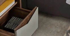 Mesa de noche Louis – Nogal y gris carbón