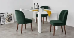 Silla de comedor Margot – Terciopelo verde pino y patas de abedul natural
